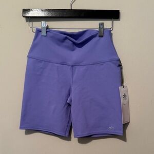 Alo Yoga Women's periwinkle HW Airbrush Biker Shorts